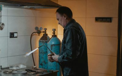 What to Look for When Buying a Cart to Transport Acetylene Tanks