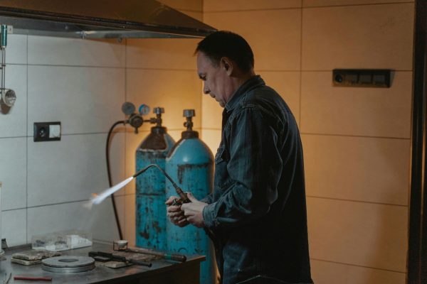 Buying a Cart to Transport Acetylene Tank